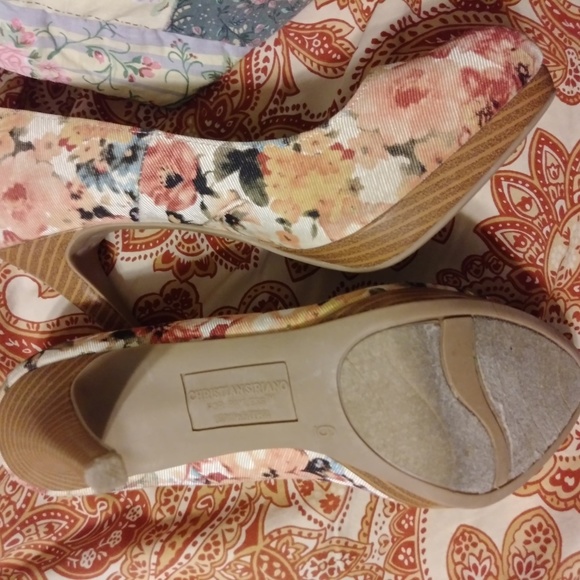 Heels 🌺🌷🌸 - Picture 3 of 3